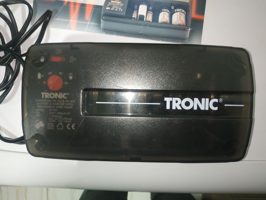 Зарядка для батареек TRONIK KN 967