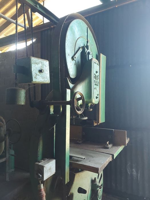 Serra de fitas em ferro