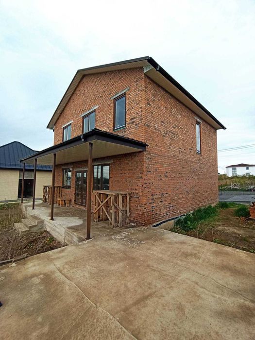 Продаж 2 поверхового будинку/ділянкою на 7 соток, 140 кв. м, 5 кімнат