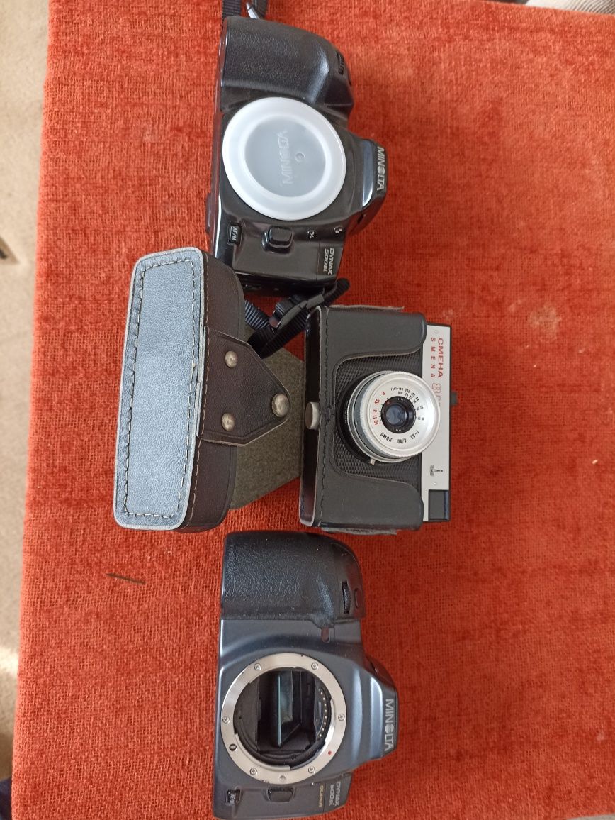 2 aparaty fotograficzne Smena 8 M i Minolta Dynax 500si