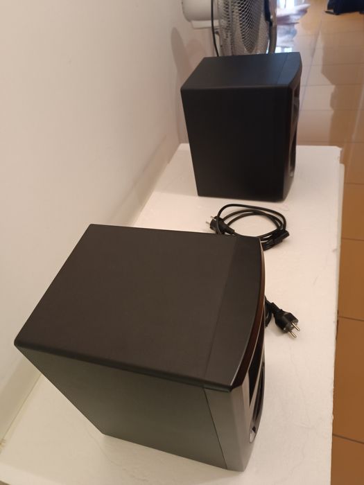 Monitores de Estúdio JBL LSR305 Linear Special Referente Bi-Amplified