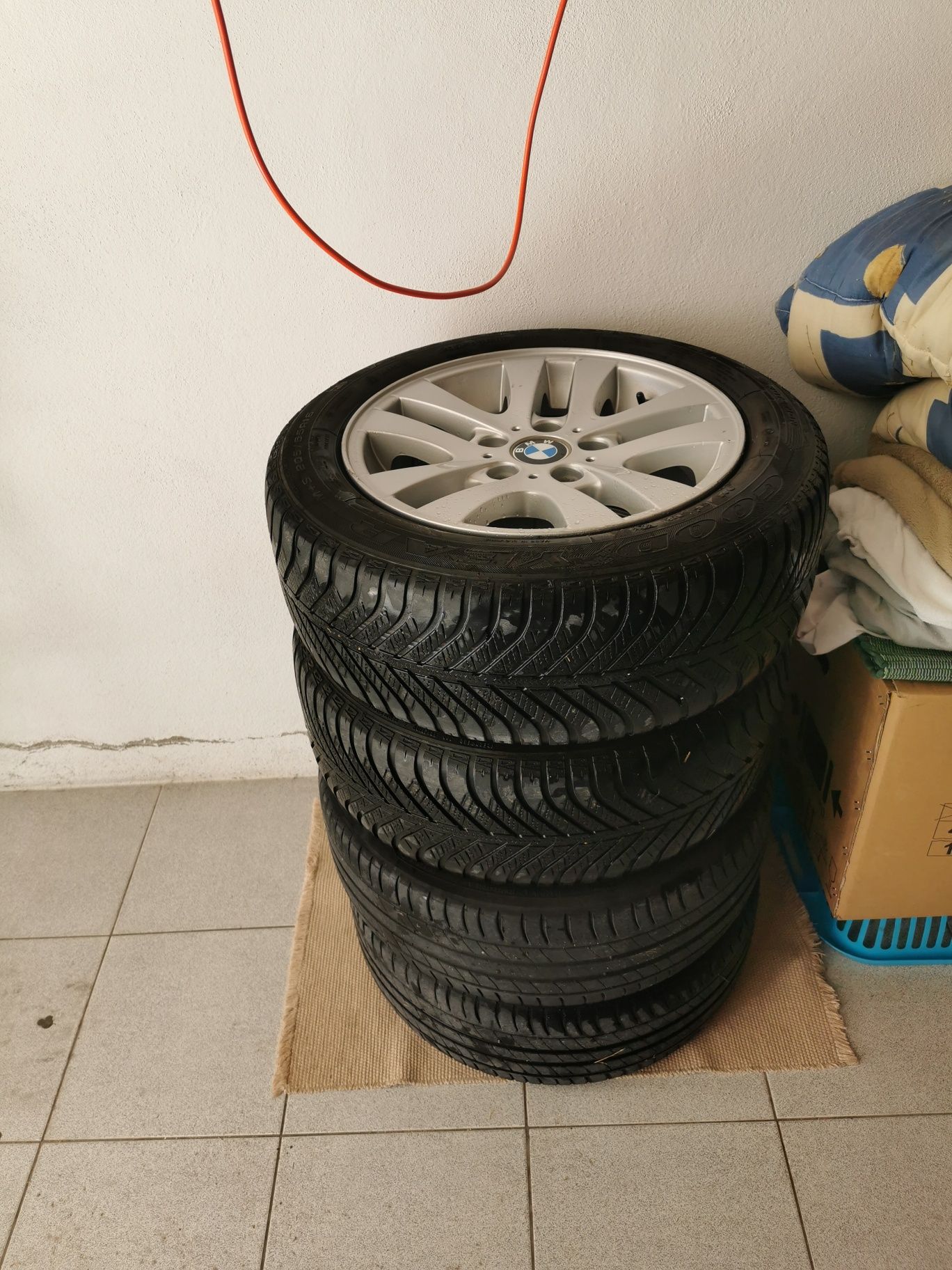 Vendo 4 jantes BMW Originais.