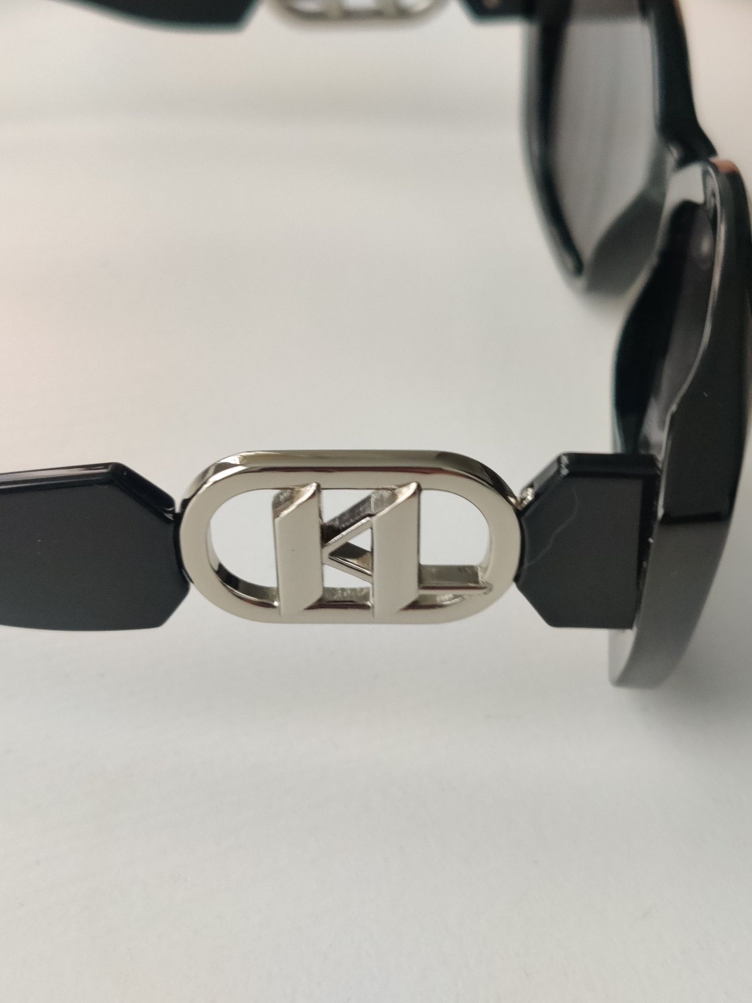 Сонцезахисні окуляри бренд Karl Lagerfeld