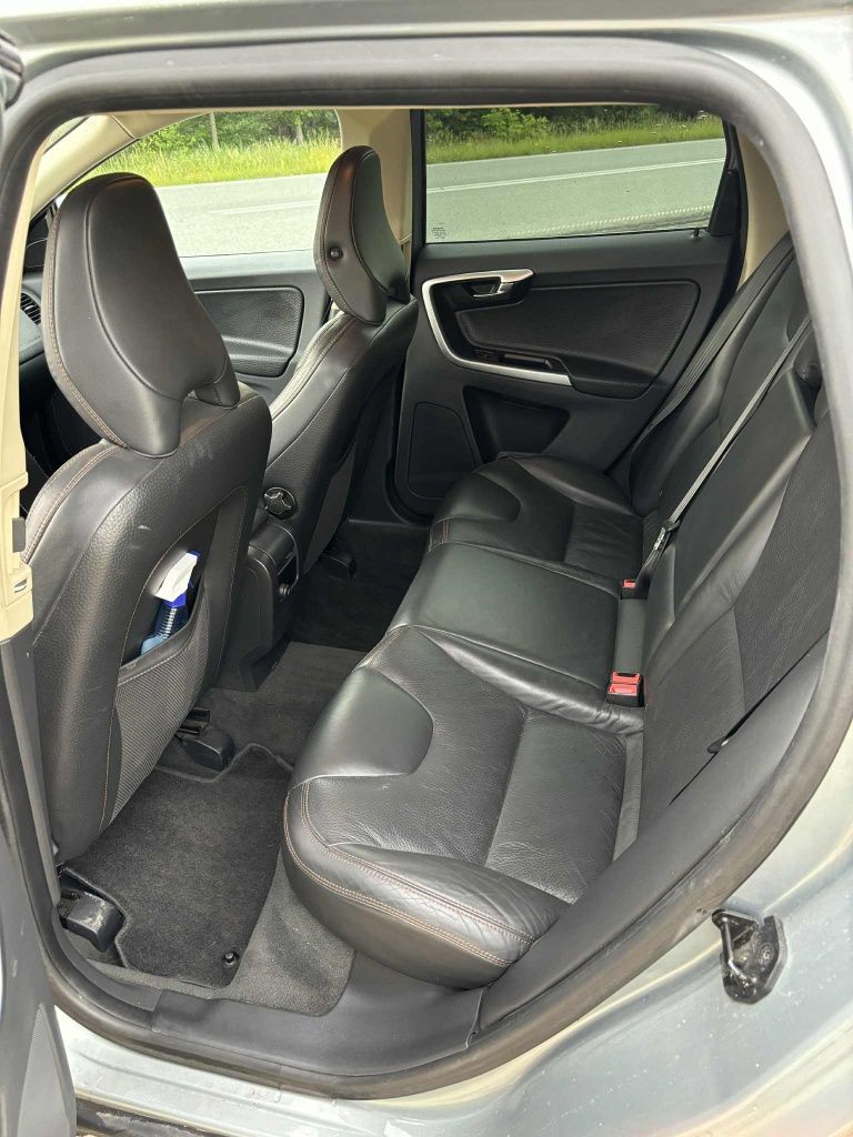 Volvo XC60 D5 2.4 Diesel Automat -2010 -Stan bdb
 Cena: 46 500