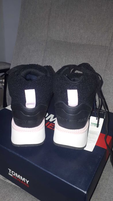 Tommy Hilfiger нові теплі кросівки/хайтопи 38 р