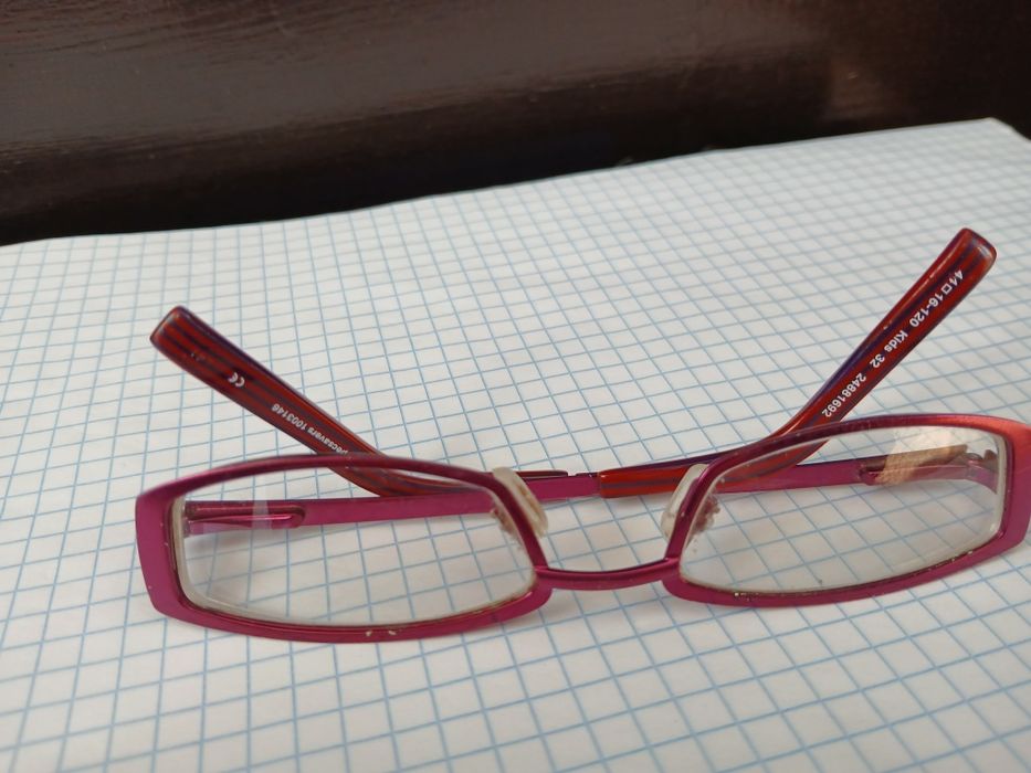 Фирменная оправа для очков Specsavers