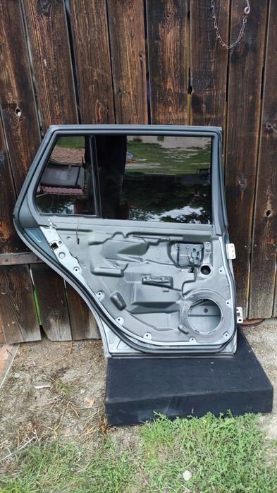 MERCEDES E W211 kombi drzwi tył LEWE TYLNE 747