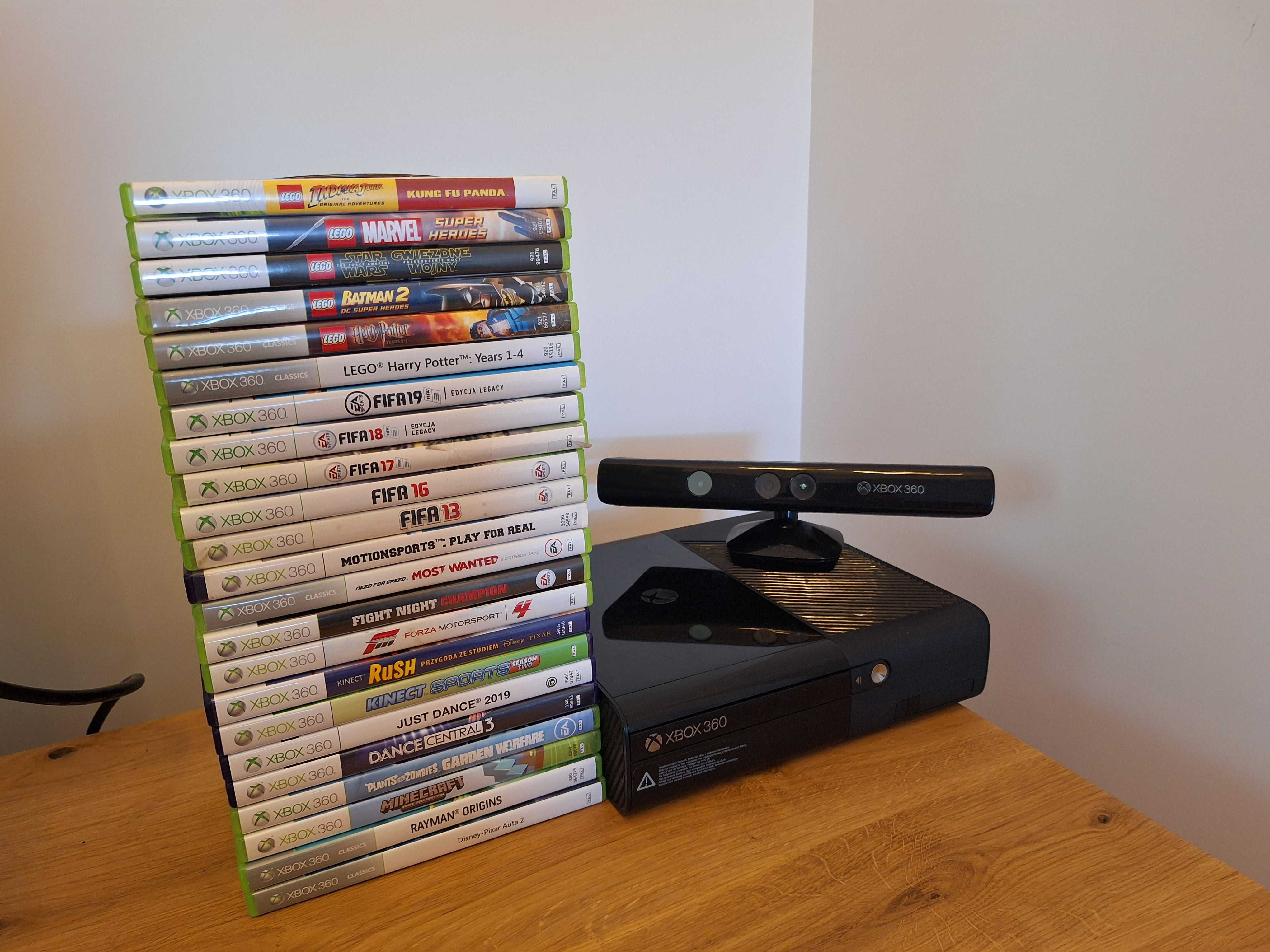 Konsola Xbox 360 wraz z sensorem ruchu Kinect, kontrolerem i 25 grami