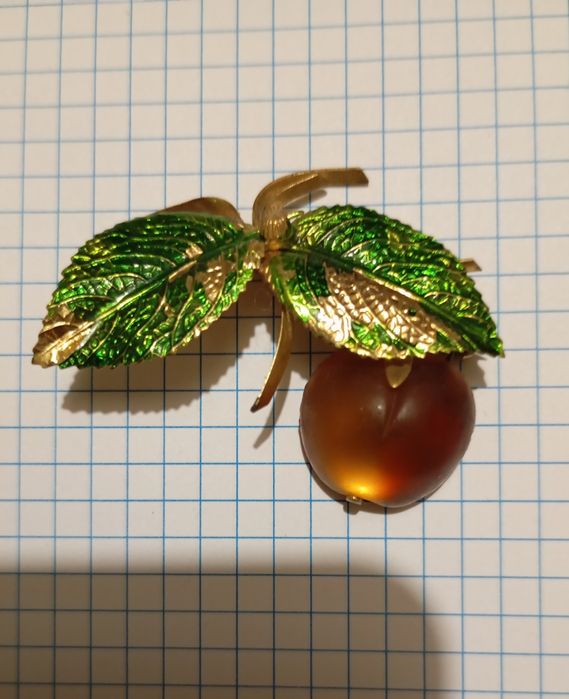 Винтажная брошь янтарь