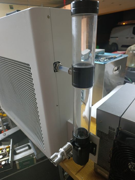 Radiador de refrigeração líquida de 12,8 kW até 2 unidades ASIC