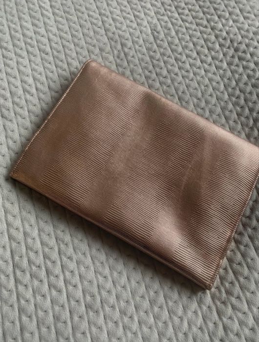 Torebka damska na łańcuszku