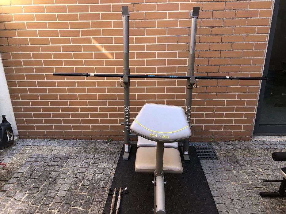 Banco usado de Musculação/Ginásio, Barra longa e 2 Barras de halteres
