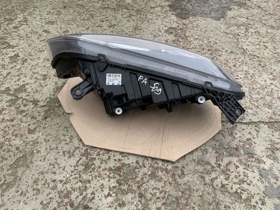 Права фара Fiat Doblo оригінал чорна фіат добло