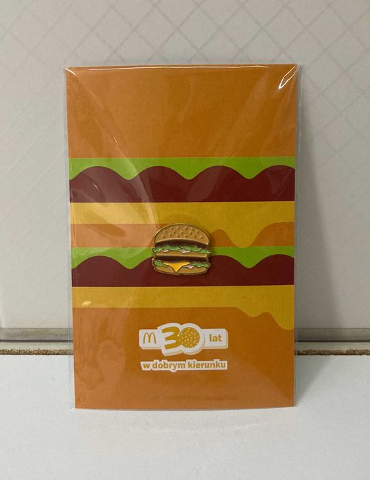 Przypinka do ubrań McDonald's / Wpinka z Cheeseburgerem / 30 lat