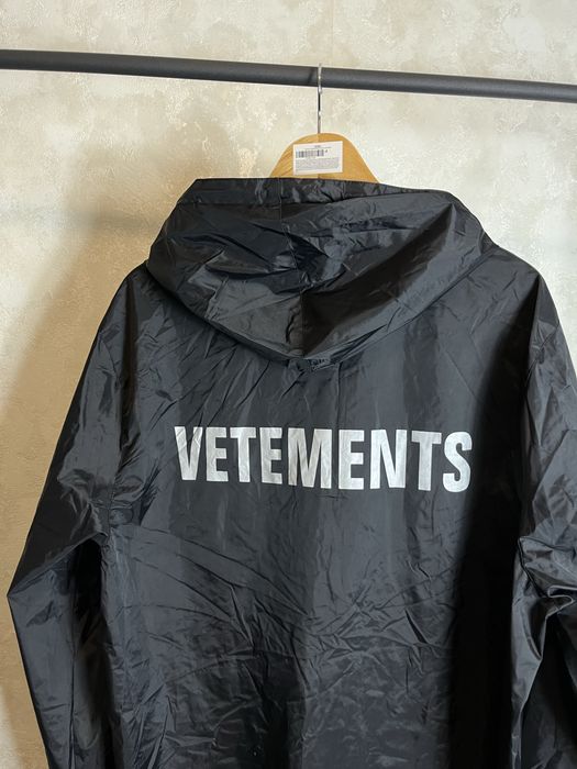 Дождевик от фирмы Vetements raincoat vintage