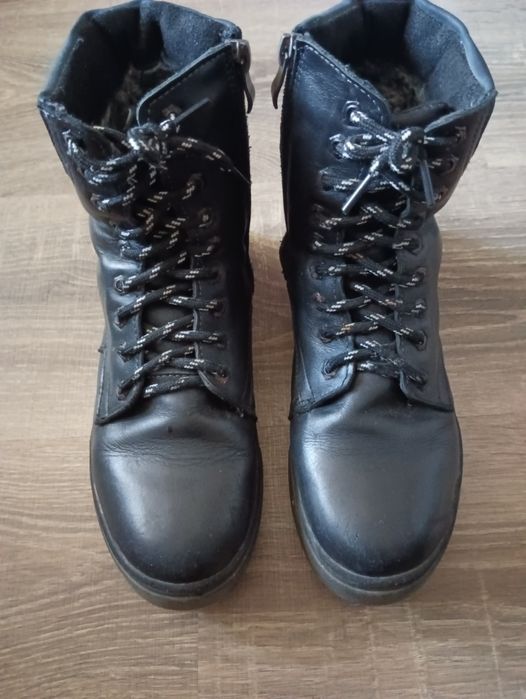 Продам ботинки подростковые кожаные зимние с натуральным мехом 38 розм