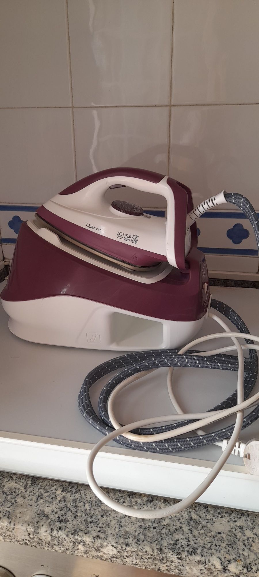 Ferro de engomar com caldeira TEFAL