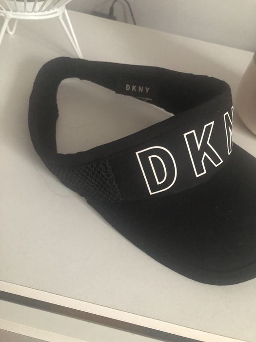 Czapka z daszkiem damska DKNY