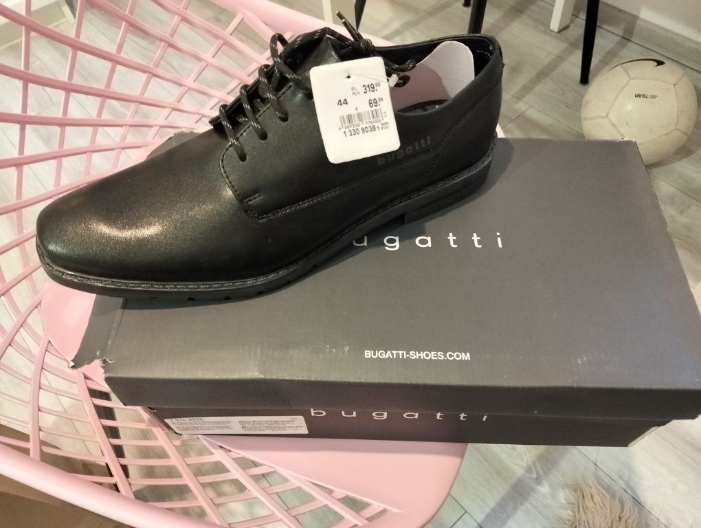 Nowe buty wyjściowe Bugatti 44