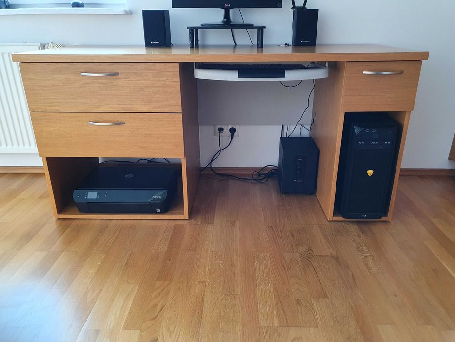 Duże biurko do komputera, fornir dąb.