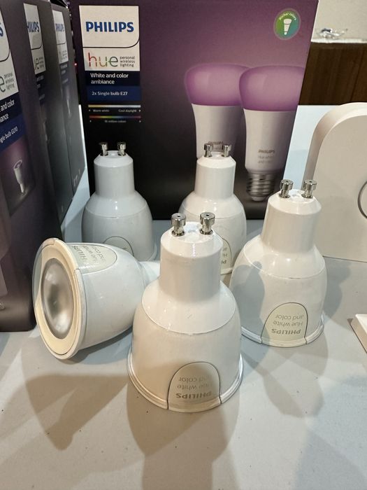 Kit Philips HUE com vários acessórios