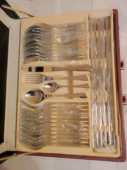 Zestaw sztućców w walizce firmy Kinghoff 72 szt. wysoki połysk