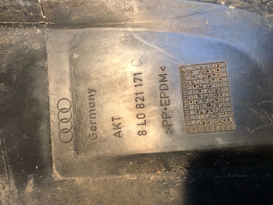 Nadkole przednie prawe lewe Audi A3 8L