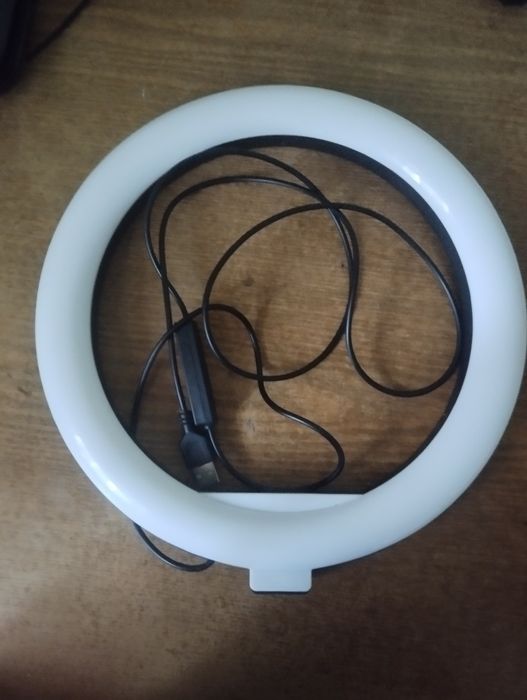 Продам кольцевую лампу б/у