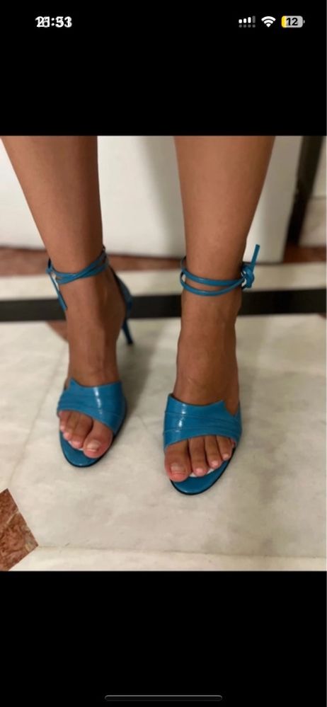 Sapatos Versace.
