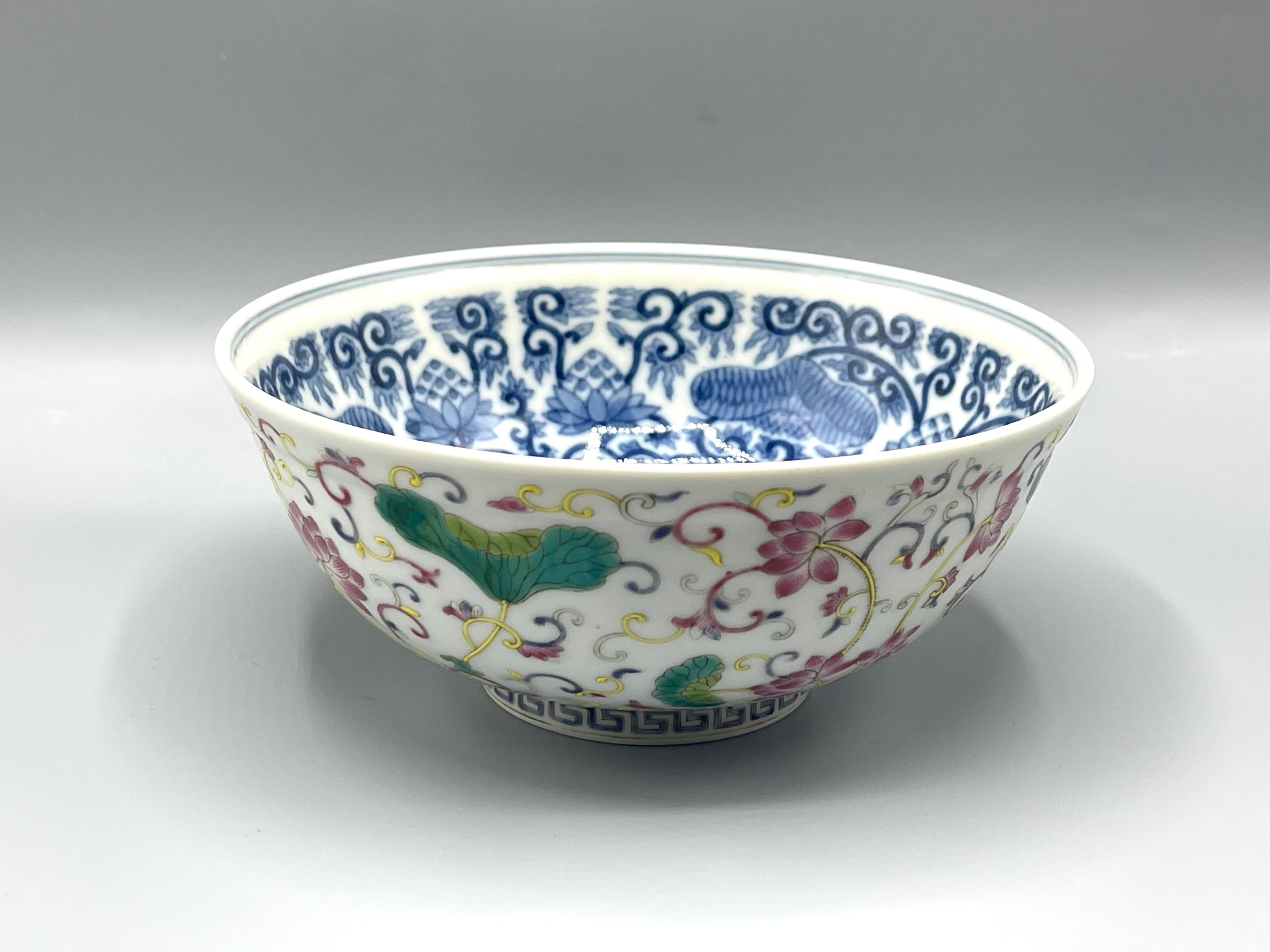 Taça em porcelana chinesa dinastia Qing