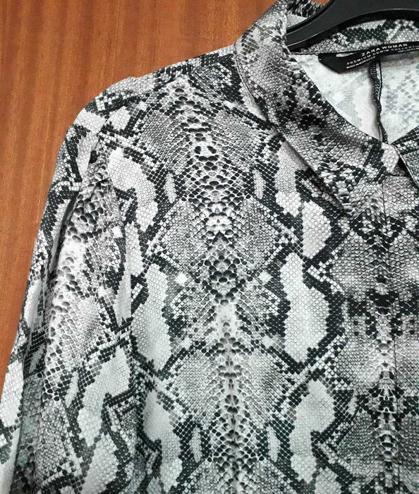 Vestido camiseiro comprido padrão cobra da Zara T: L