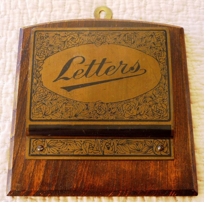 Porta-Cartas em Madeira e Metal estilo Vintage