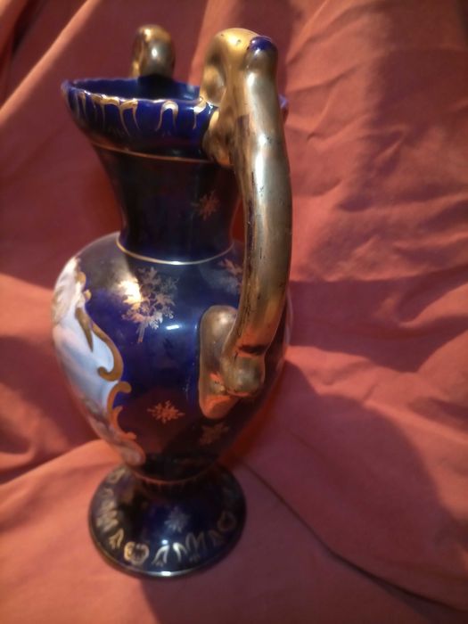 Jarra de porcelana antiga de coleção