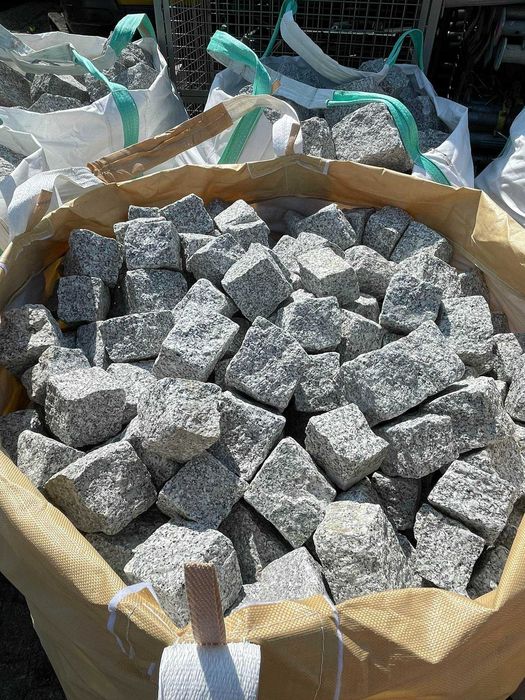 Kostka granitowa łupana 4/6