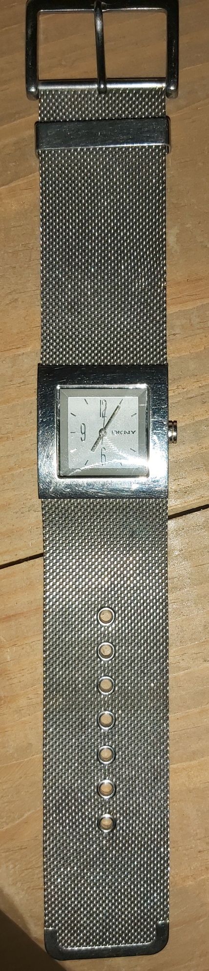 Продам часы DKNY наручные