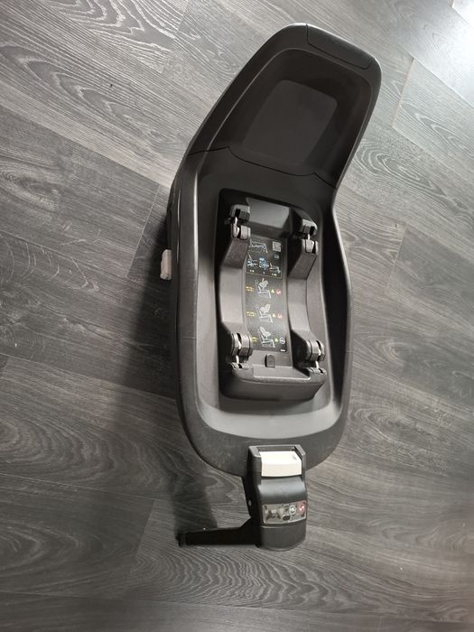 Cadeira auto e Isofix Bebeconfort em bom estado