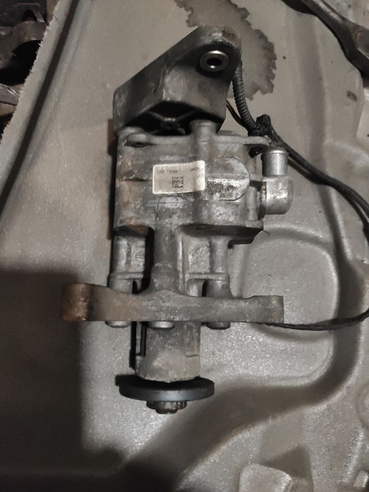 Насос гидроусилителя руля для BMW F07, F01, F02.