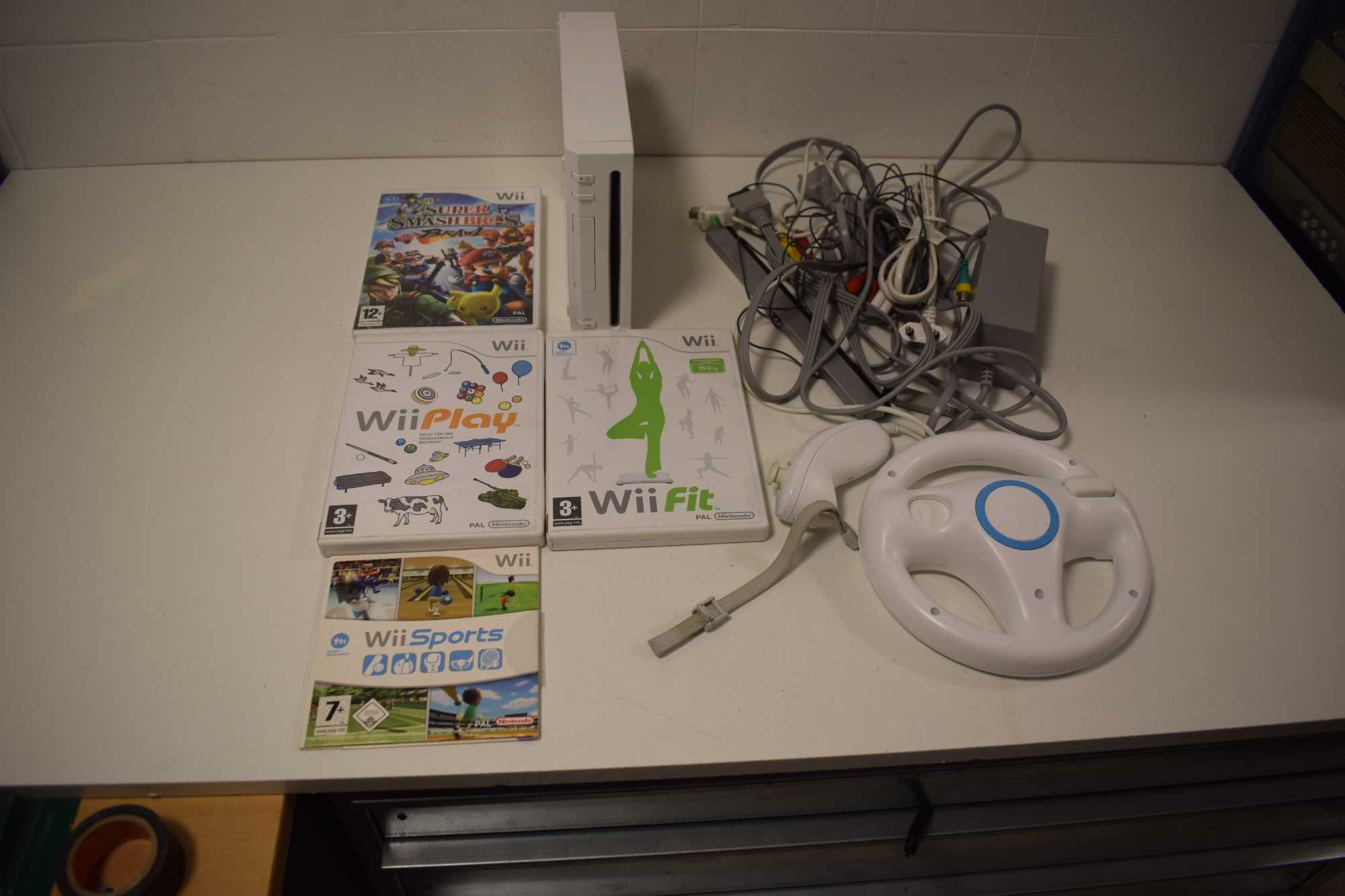 Consola Wii com Jogos e mais acessorios