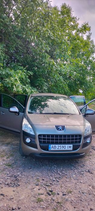 Чудовий автомобіль кросоверр.