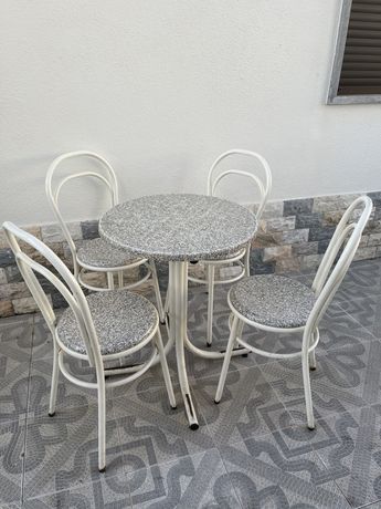 Varios Conjunto de mesas e cadeiras