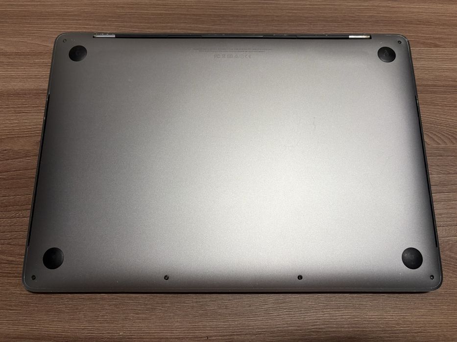 Apple MacBook Pro 13 touchbar 82% retina 8/256 a1706 core i5 ноутбук