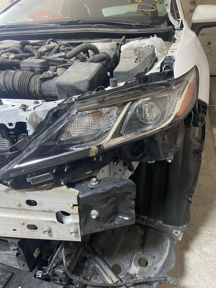 Оригінальна фара toyota camry 70 2021 рік