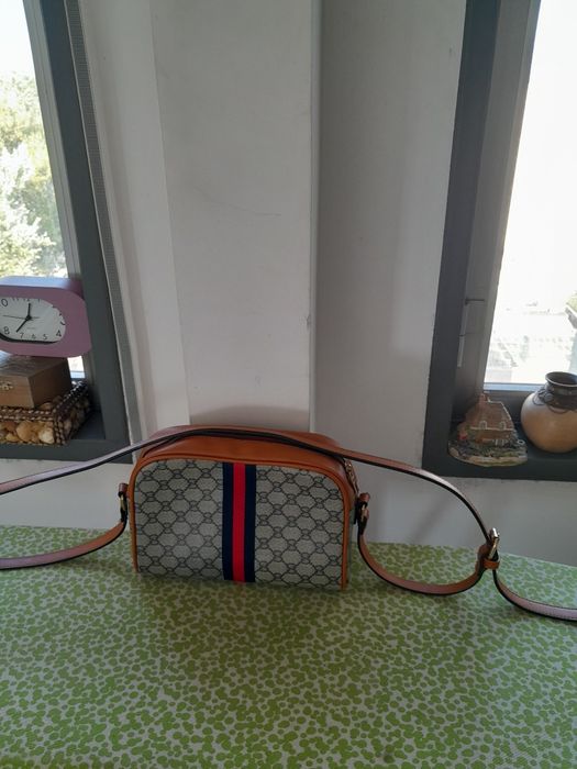 Vendo Mala de Senhora muito bonita como nova