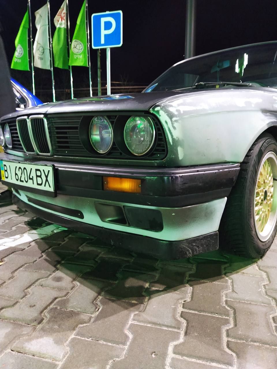 Губа is БМВ е30 .bmw e 30