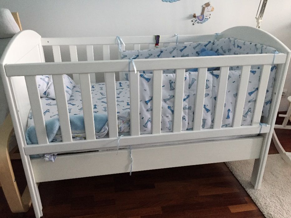 vendo cama de criança com grades sem colchao