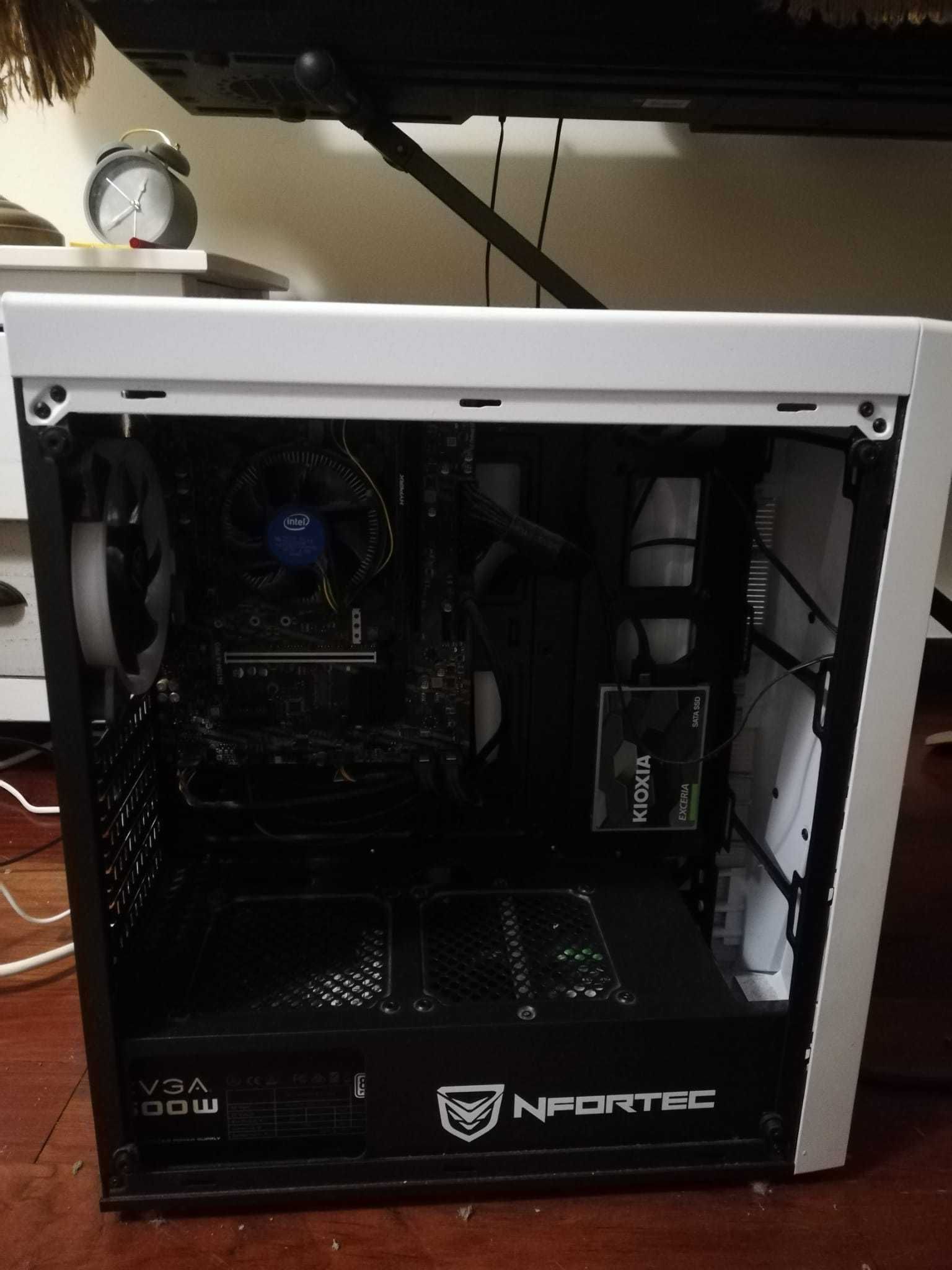PC em torre com windows incluido