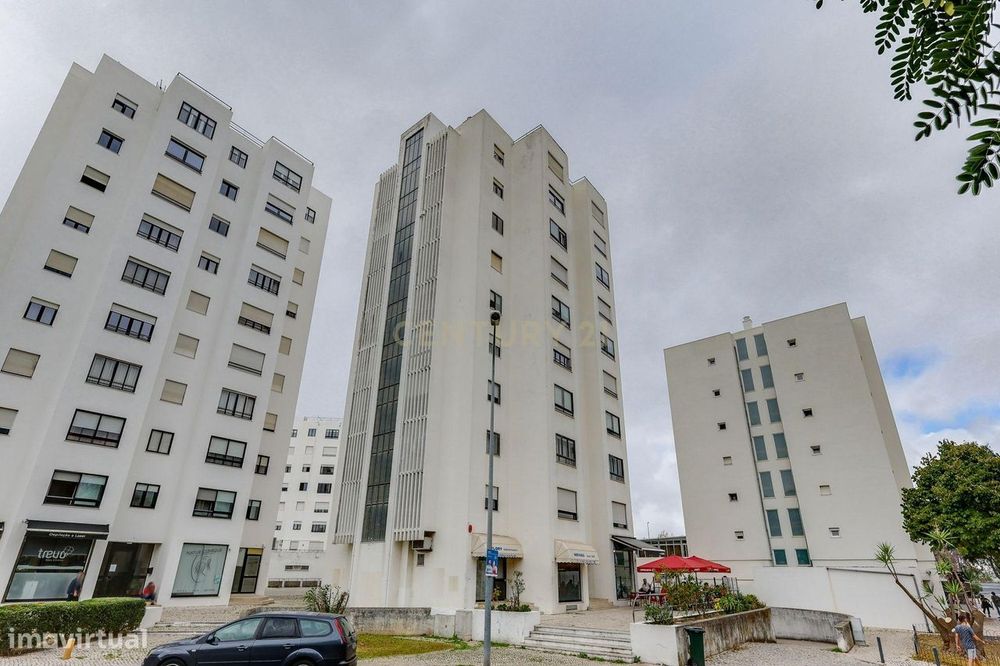 T3 com Garagem e Arrecadação em Benfica — Tudo o que Procura, à Sua Po