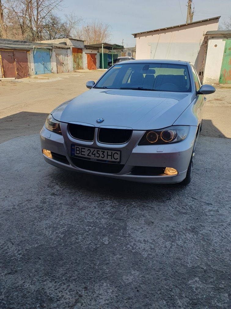 Продам BMW E90 330D