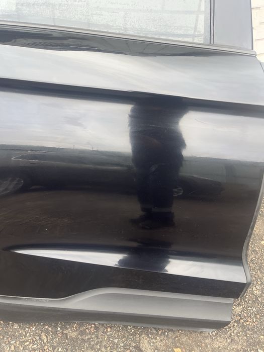 Двері задні праві   Ford Edge 2019 рік   Колір: UM (чорні)