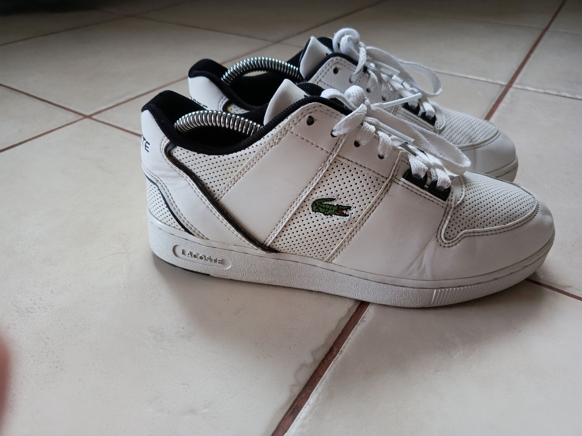 Adidasy białe Lacoste 37